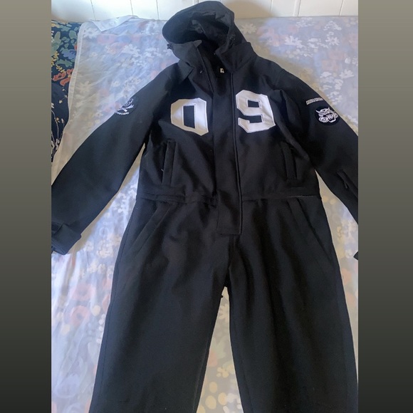 Men’s SnowSuit Size small be aware it runs a little long from the pants length - Picture 1 of 2